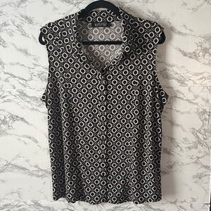 Kasper L Black and White Circle Pattern Knit Top